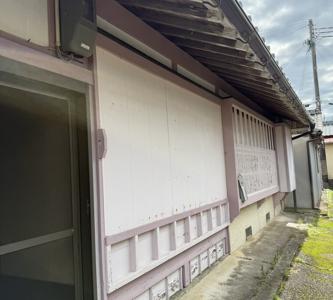 薄紅色の柱の家｜那智勝浦町下里・高芝、海と太田川のあいだで