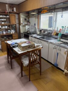 那智勝浦町下里の中古戸建のダイニングキッチン全景